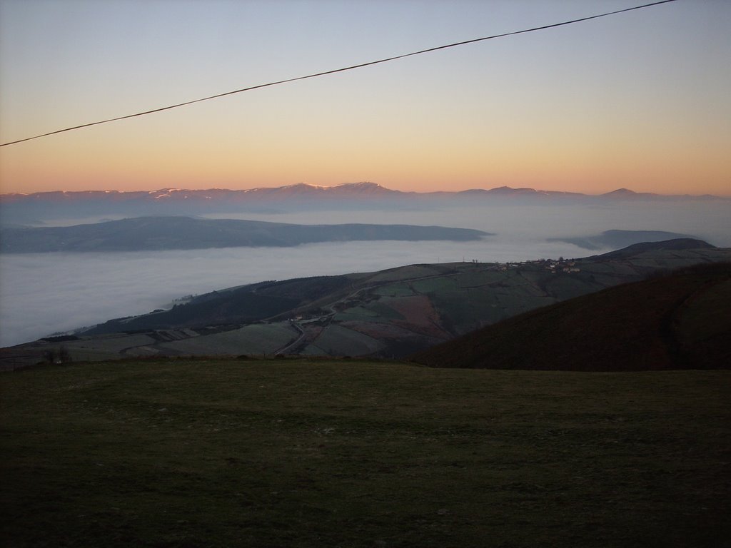 Amanecer desde el Acebo by Asturkón