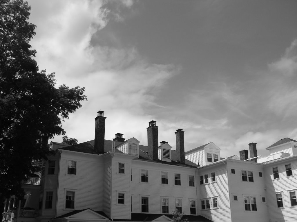 Red Lion Inn from back parking lot by prpinegar