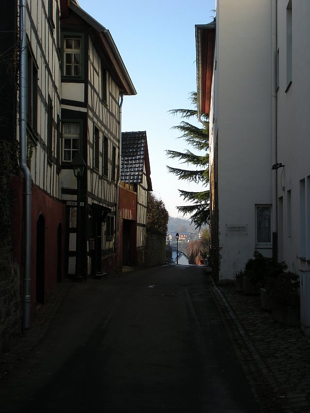 Gasse in Blankenberg by taufenberg