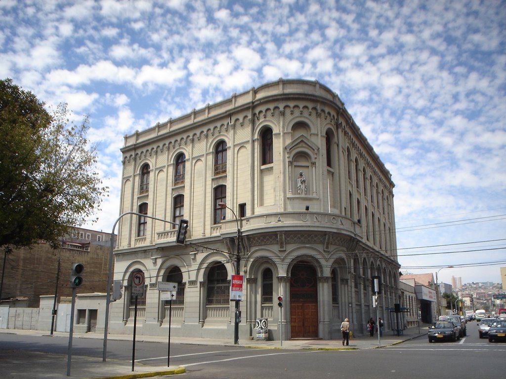 Antiguo edificio diario La Unión, hoy Obispado by Sergio Reyes Niño