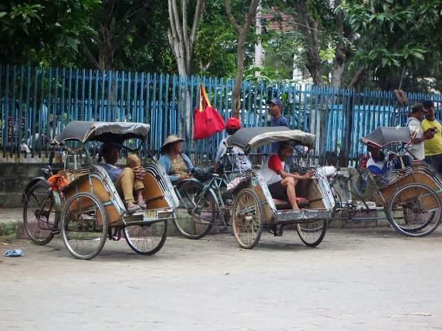 SEMARANG BECAK DI JEMBATAN BEROK by Poetry Soerya