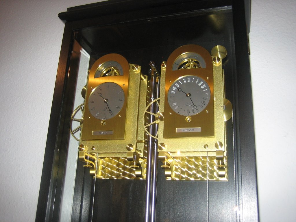 Haldimann Double pendulum esonance Clock by F Mueller