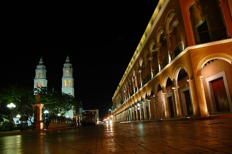 Zocalo de Campeche by cienporcientocampech…