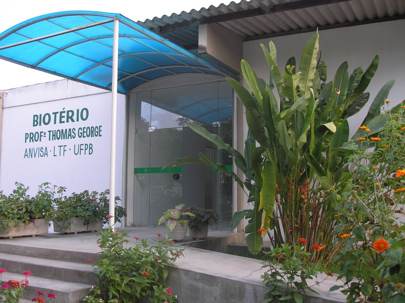 Bioterio do Laboratorio de Tecnologia Farmaceutica LTF UFPB by Socrates Golzio