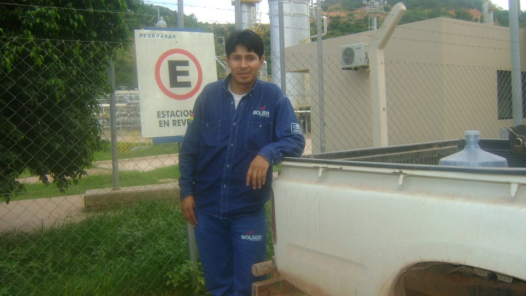 Estacionamiento Planta de Gas by Jimmy Sanabria