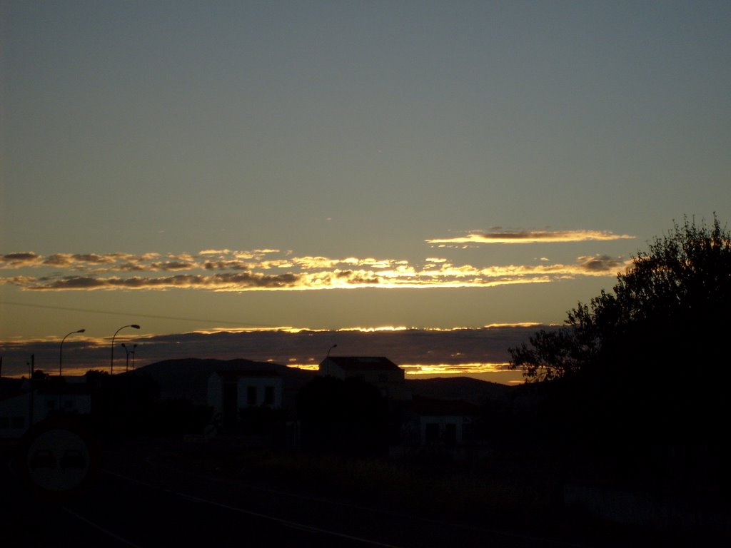 Puesta de Sol entre nubes. Quintana de la Serena. by rafilla89