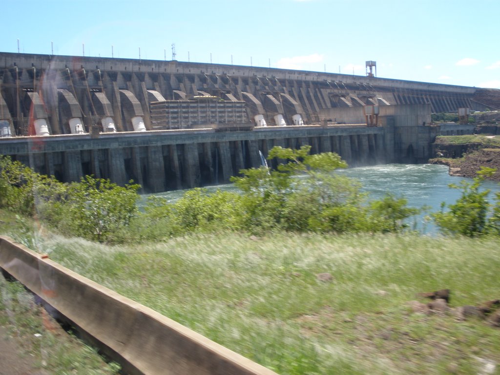 Represa de Itaipu by Adriano Moacir