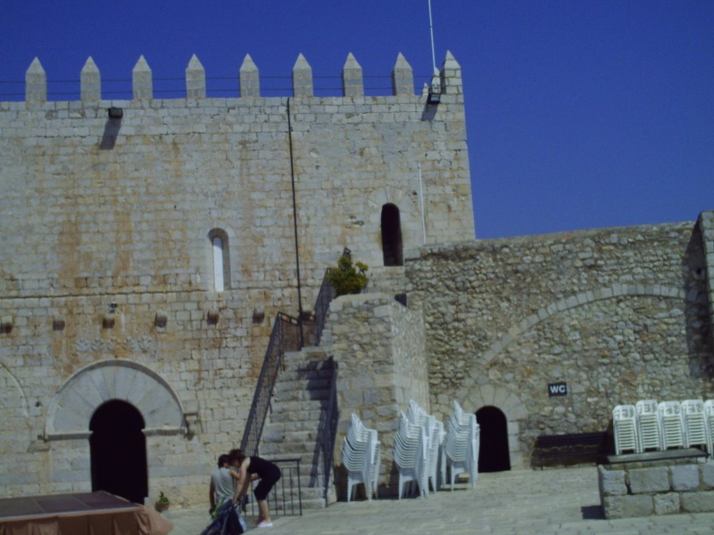 CASTELL DEL PAPA LUNA by cisco t.