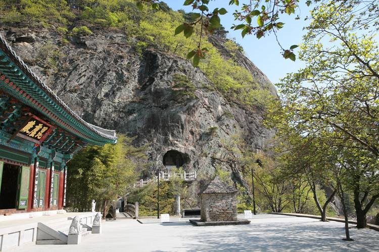 Gunwisamjonseokgul(Gunwi triad buddha and grotto) - National Treasures 109 by lacomi