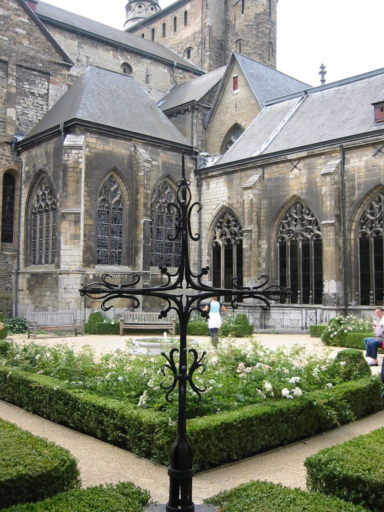 Maastricht - St.-Servaas Basiliek by Wim de Vries