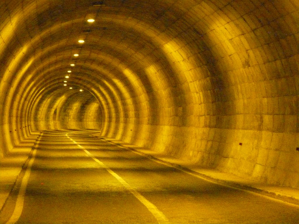 Tunel pantano del cenajo by Reginomartinez