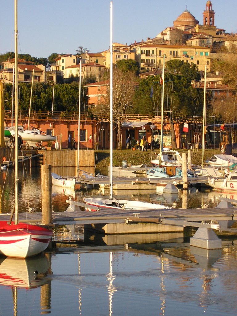 Castiglione del Lago - vista del paese dal porto by Alessio Sordi