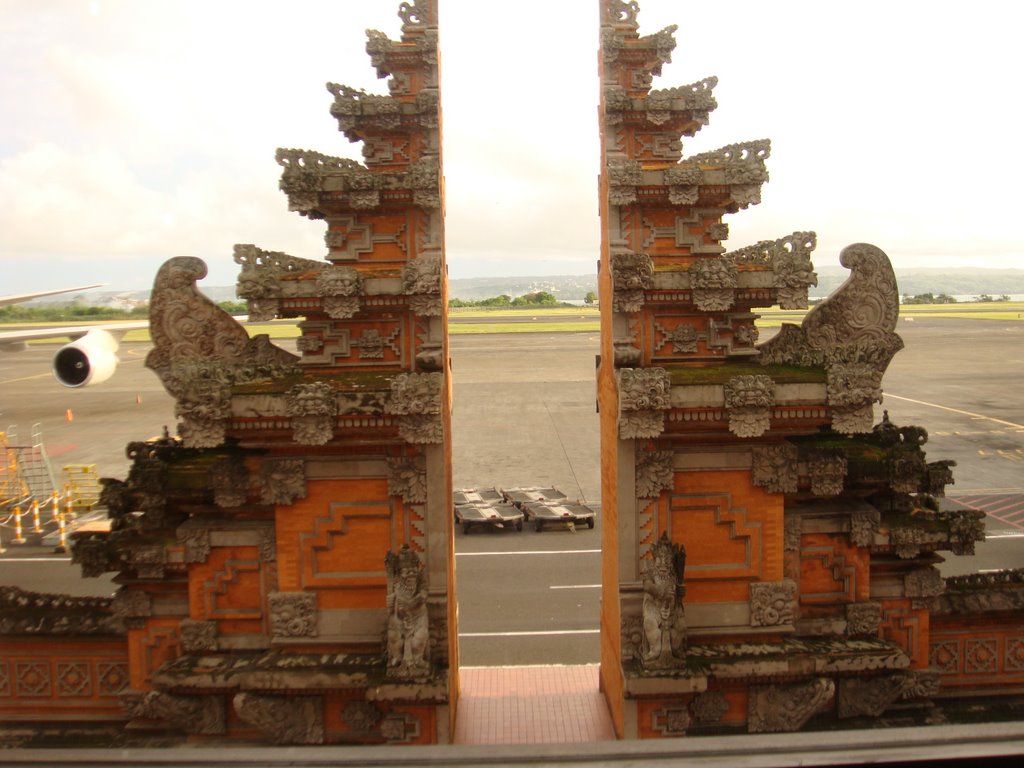 BALI AIRPORT--Missing starts the gate by cf.benson