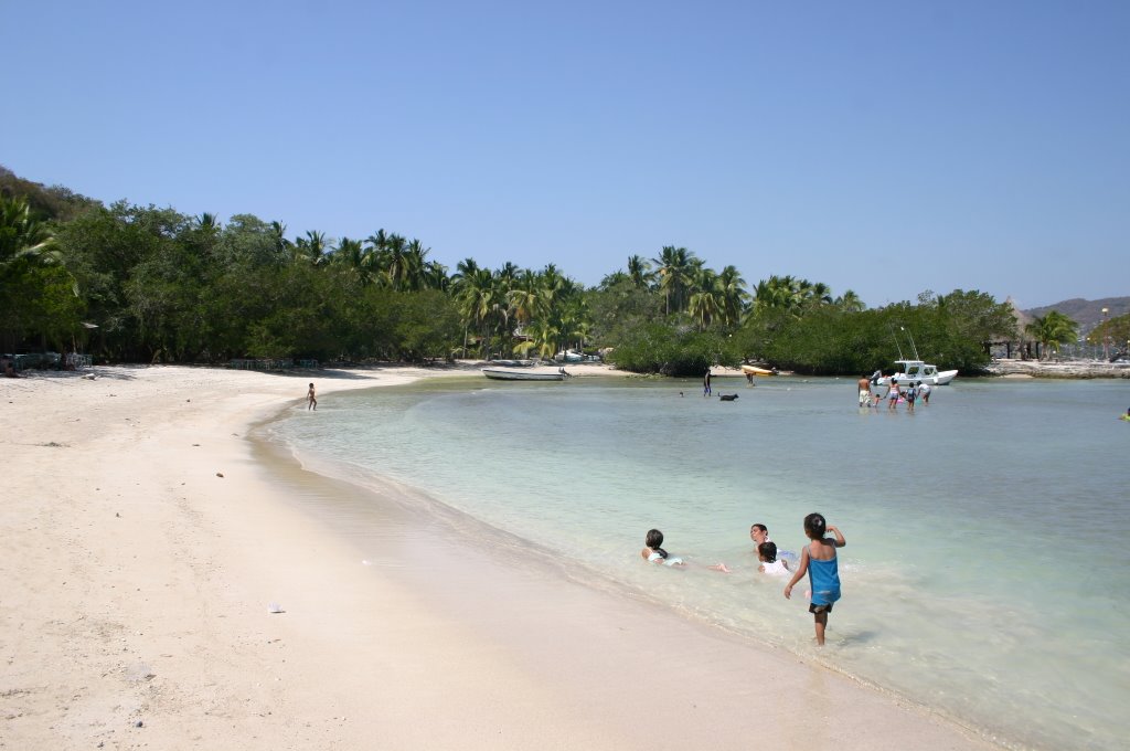 Zihuatanejo -Playa Las Gatas by reaganomics