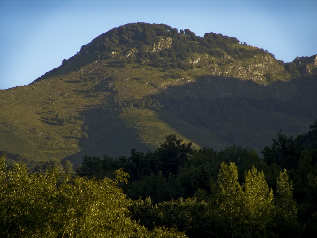 France - Lourdes by Piotr Cwiklinski