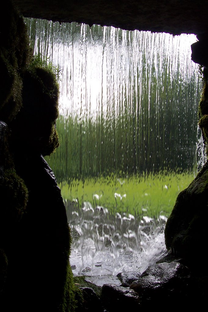 Achter de waterval in Sonsbeek by Waterlanders