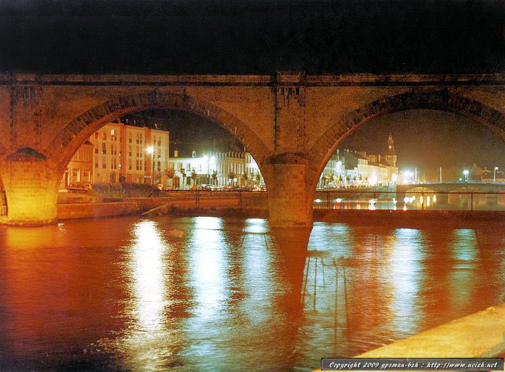 Châteaulin 29150 - Le viaduc la nuit by gpsman.bzh