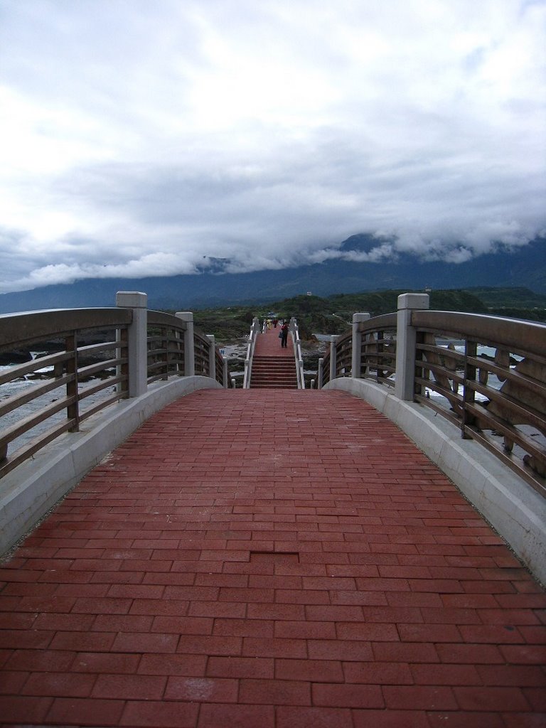 (Min)On the bridge-在橋上 by 啟民(Min)