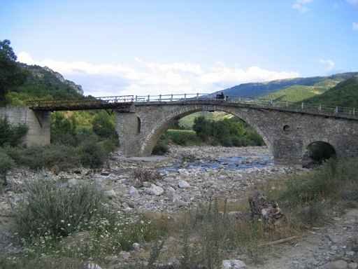 Albanie -most - bridge - ura na ceste z Frashery do Clirimu by www.anuch.com