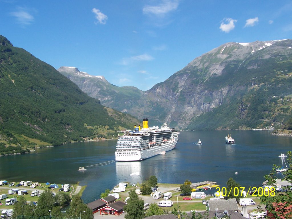 Geiranger by Daniel Waclawski