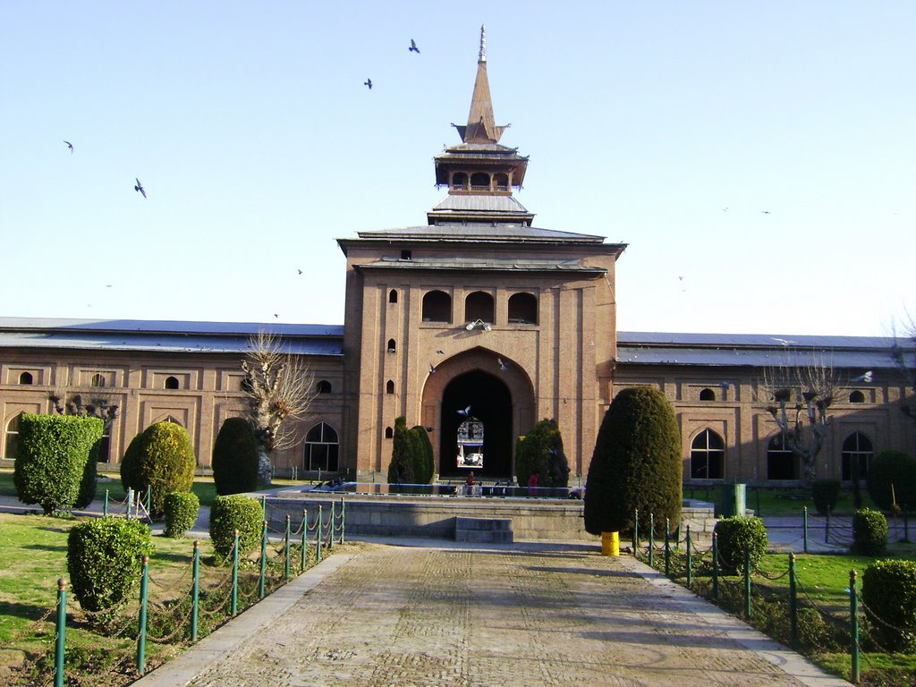 Jamia Masjid , Nowhata , Srinagar by Faisal Dedmari