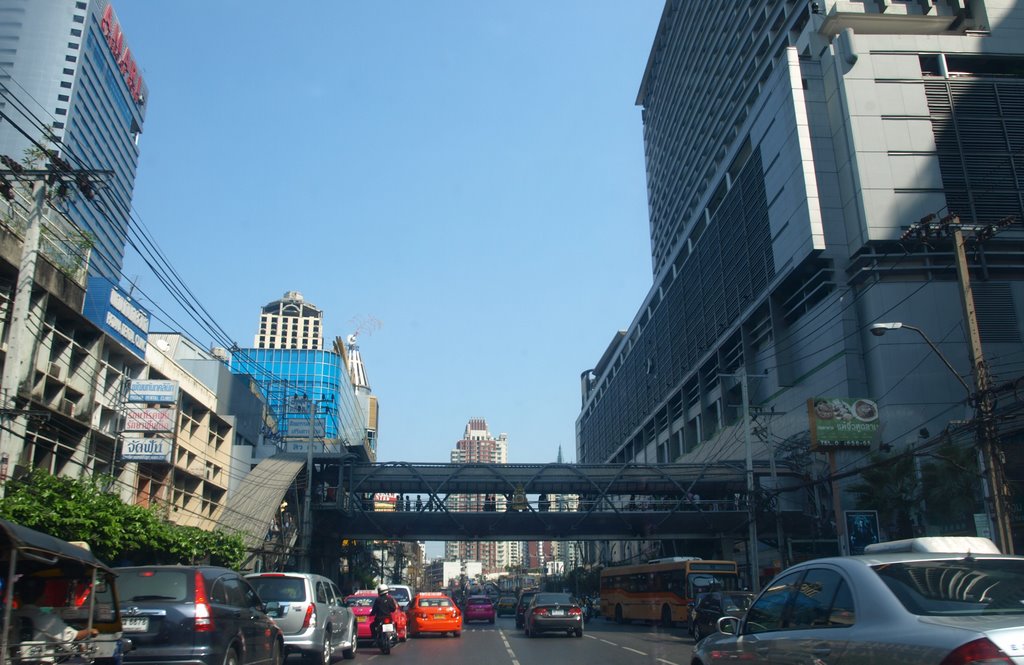 Road in Bangkok (02/2009) by Nils Wanner