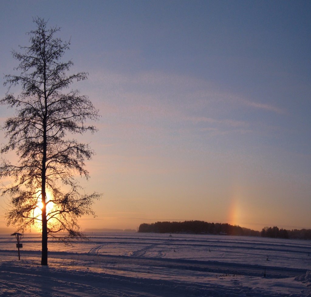 Sun dog (sivuaurinko) in Kuopio harbour, February 2009 by tarjak