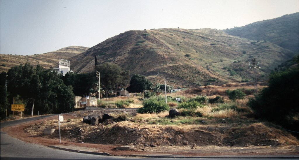 Tiberias, Sepulchre of Rabbi Meir Ba'al HaNes, 3 May 2004 by Johanan Järvinen