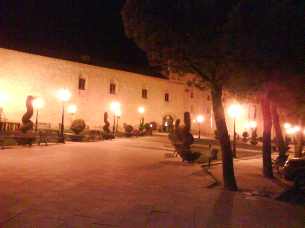 Vista nocturna de la Plaza de San Gil by Albërtûs J