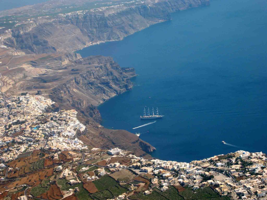 Santorin, hauptstadt thira und alter hafen by loefflerfilm