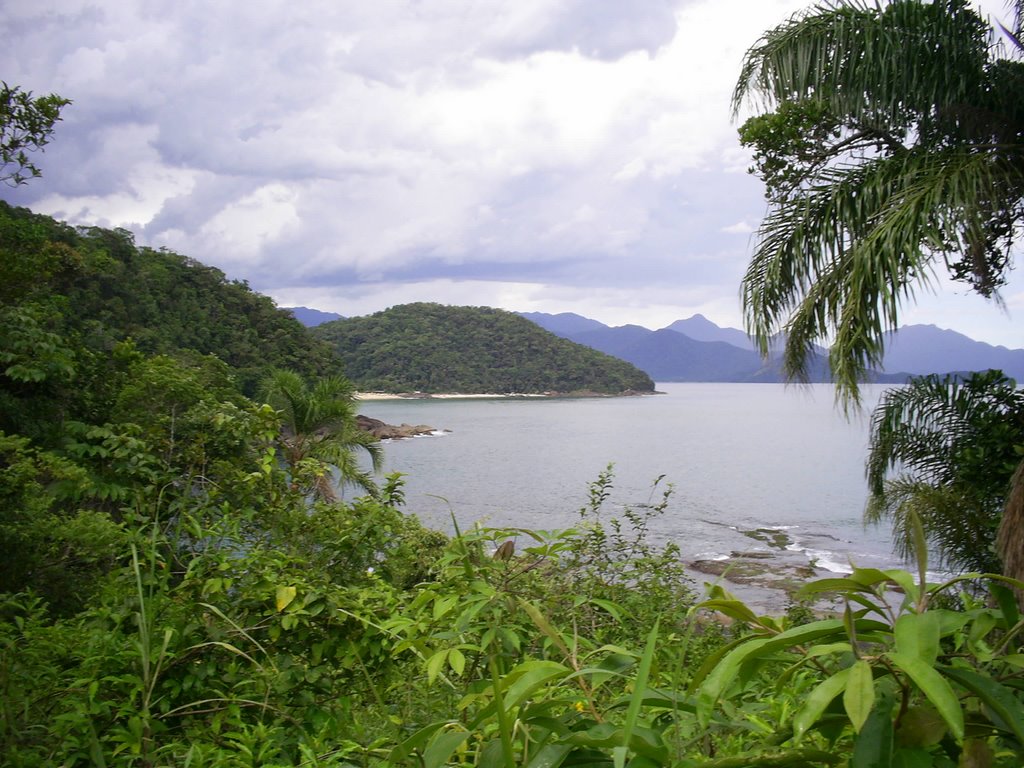 Praia das Conchas - Ubatuba - SP by Luiz Fernando Ballio