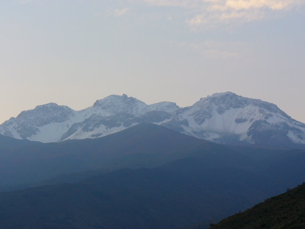 Volcán Paucar del Sara Sara by Lino Huamán Mejía