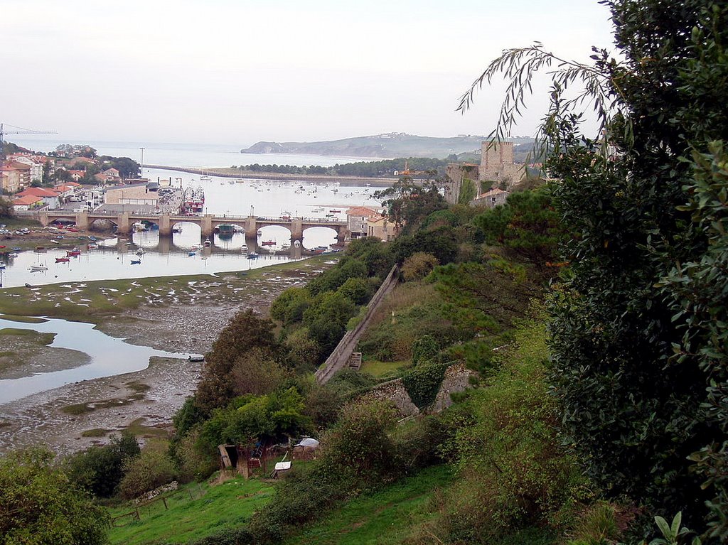 San Vicente de la Barquera, Cantabria, España by Antonio Alba