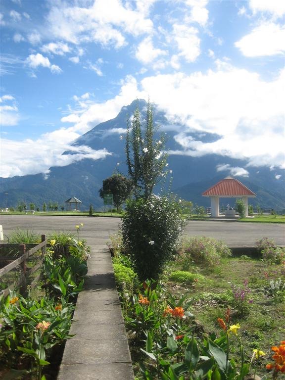 Mt. Kinabalu by dianawidjaja