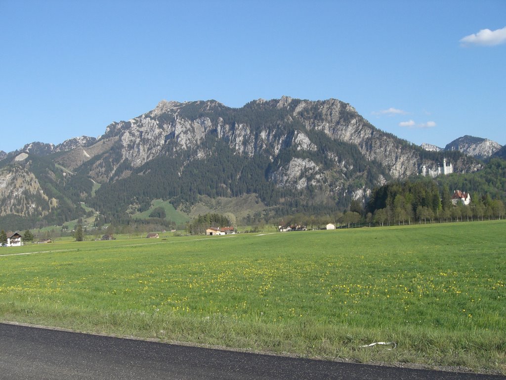 Der Tegelberg von Schwangau aus gesehen by Bwarez