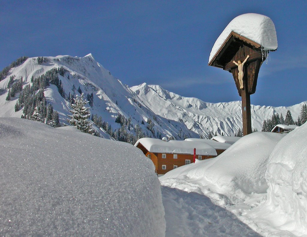 Kruzifix am Höhenweg, Baad by naselang