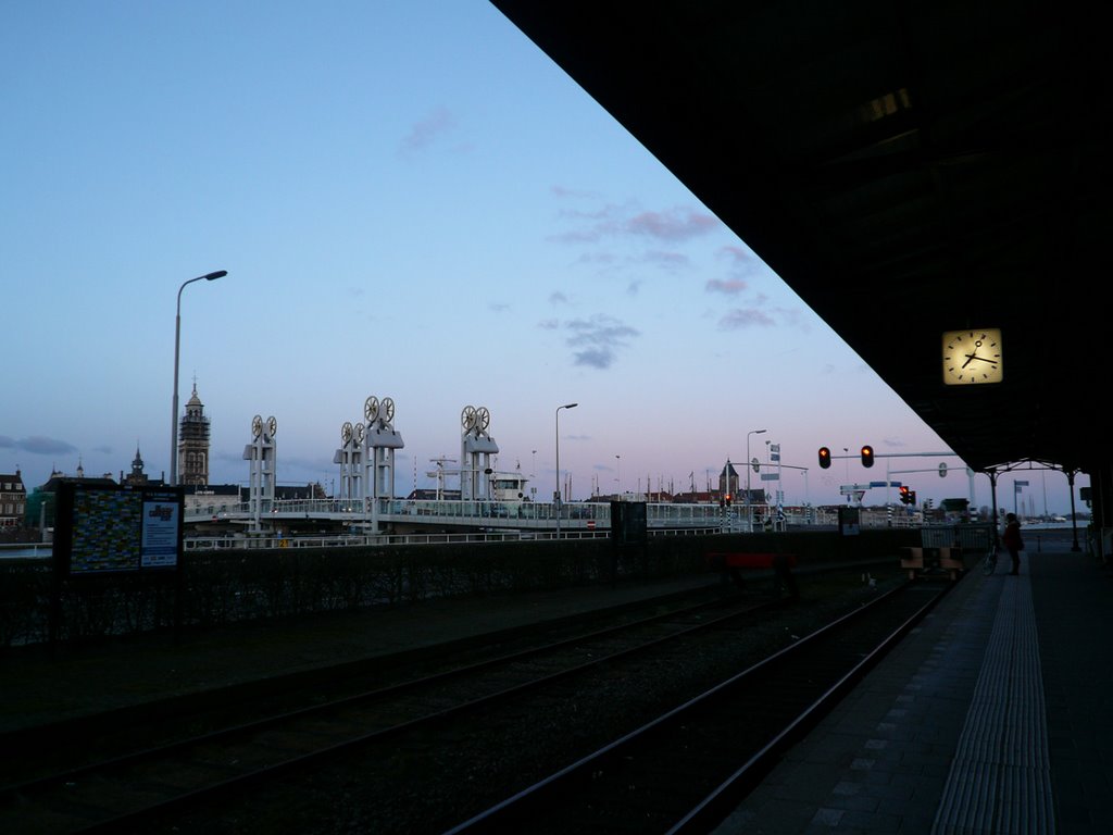 Kampen, gezicht vanaf station by Arminiuzz