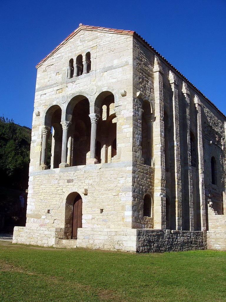 Sta.Maria del Naranco, Oviedo, Asturias, España by Antonio Alba