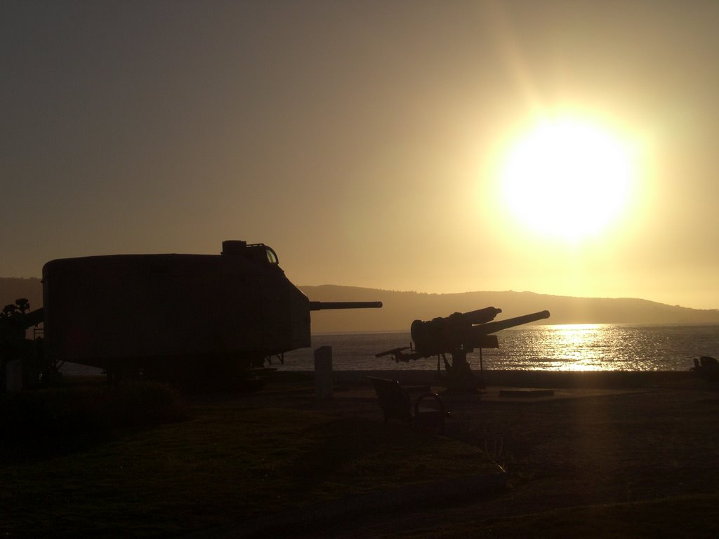 Canhões no Museu a Céu Aberto de Armamentos em Viña del Mar - Chile by Paulo Yuji Takarada