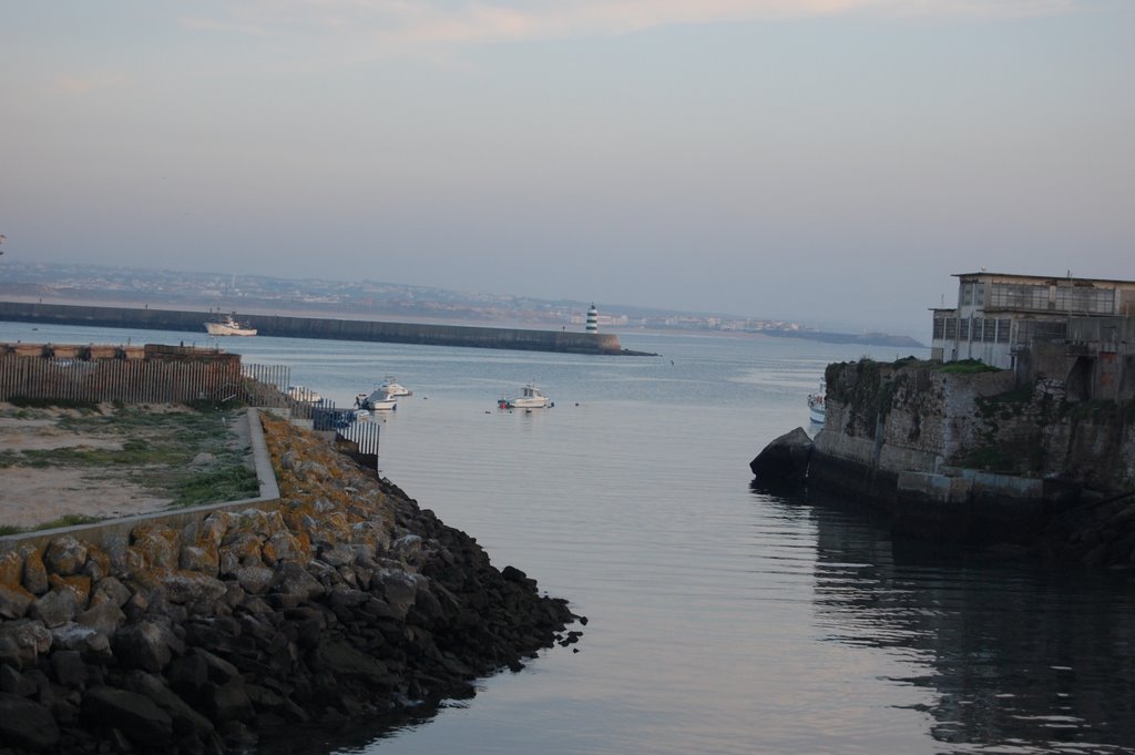 Rio de Peniche by Pedro Calisto