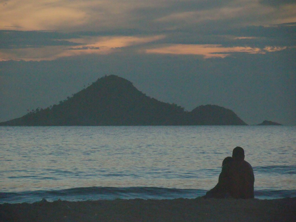 Meu recreio dos bandeirantes, à noite by porquinho1975