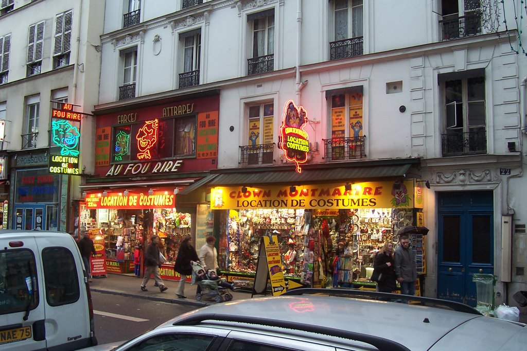 Rue du Faubourg Montmartre by Terry Rudkin