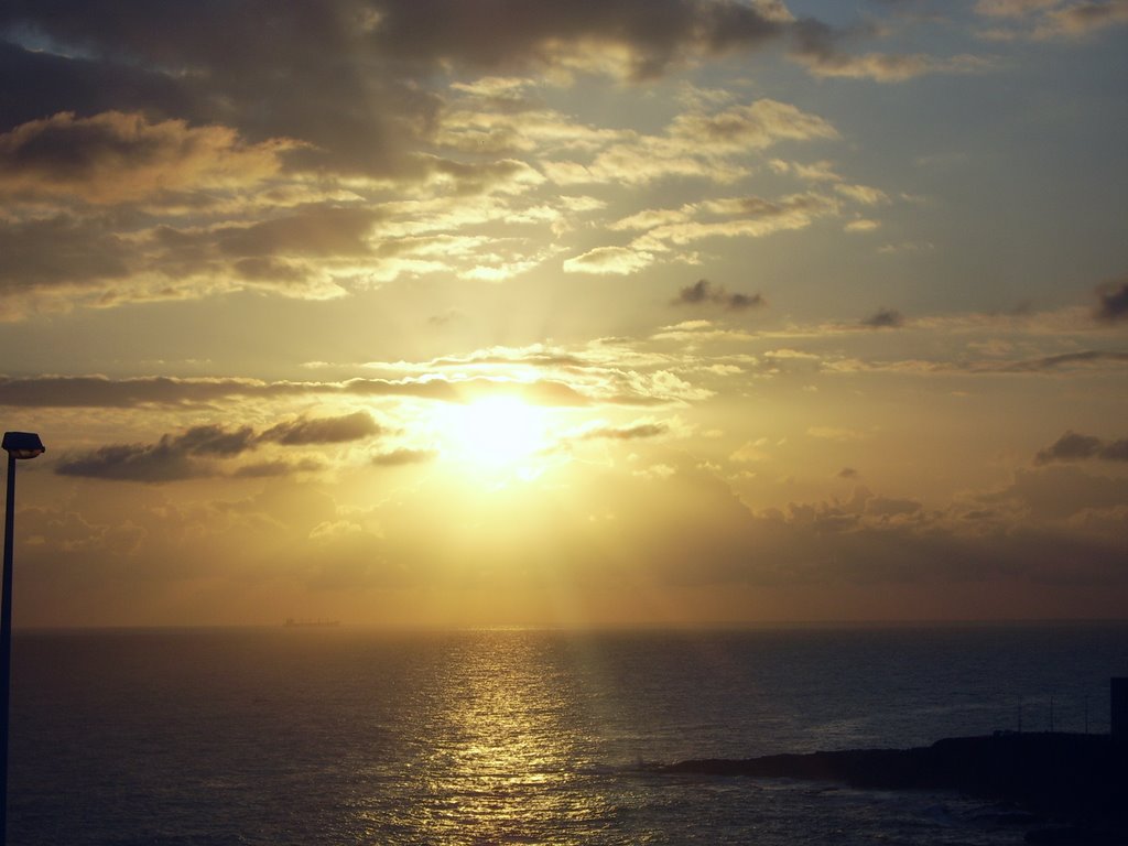 Amanecer desde mi casa by Jorge Díaz