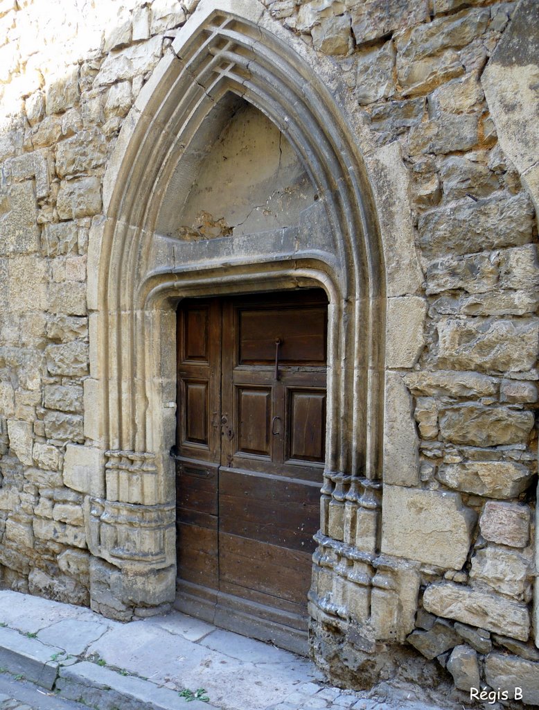 Porte médiévale à Caylus by boutolleau