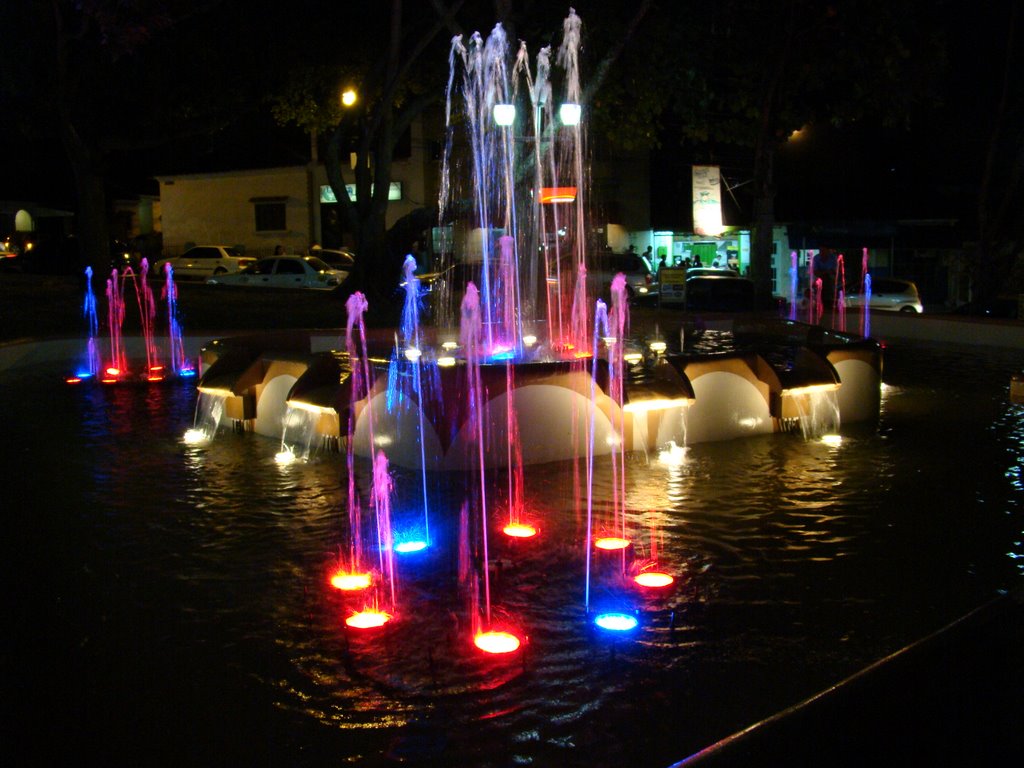 Fuente luminosa cibernetica...San Cristobal by Oscar Chacón