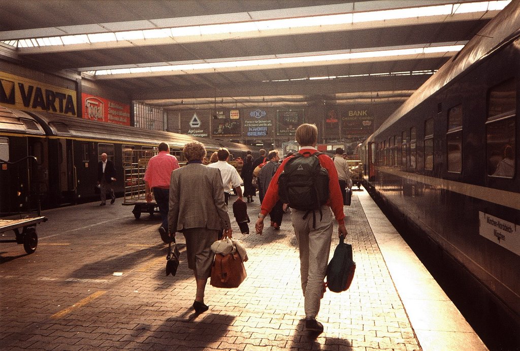 München Hbf. (ca. 1990) by EarthSpot