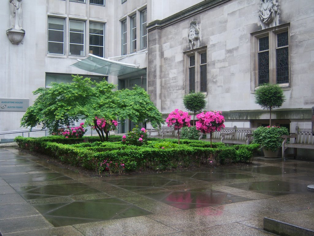 Nederlandse Kerk Garden, in the City of London by phil the fish