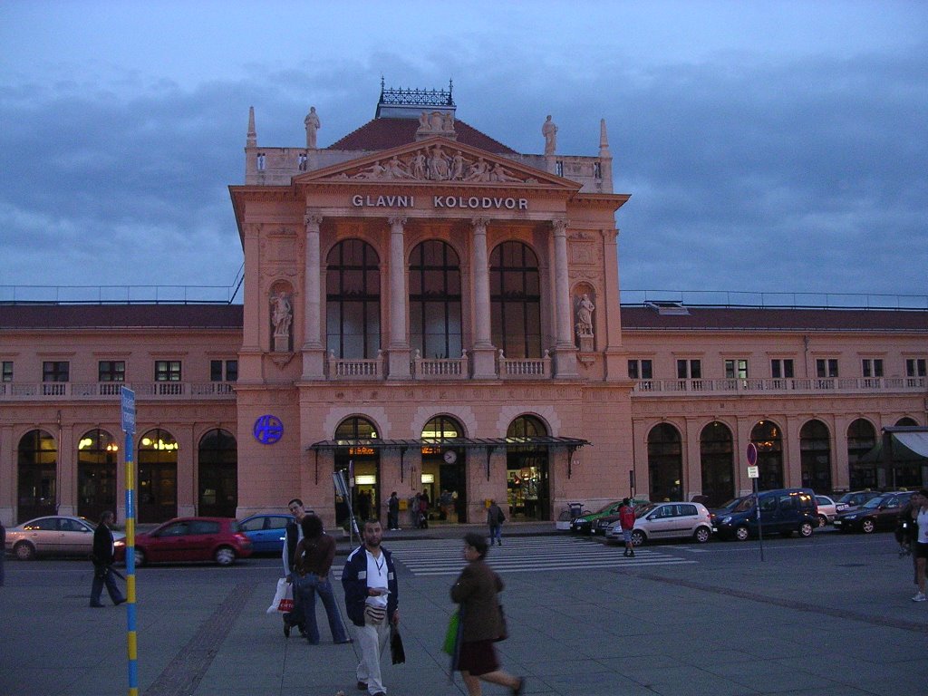 Zagreb by Fernando Lorenzo Yus…