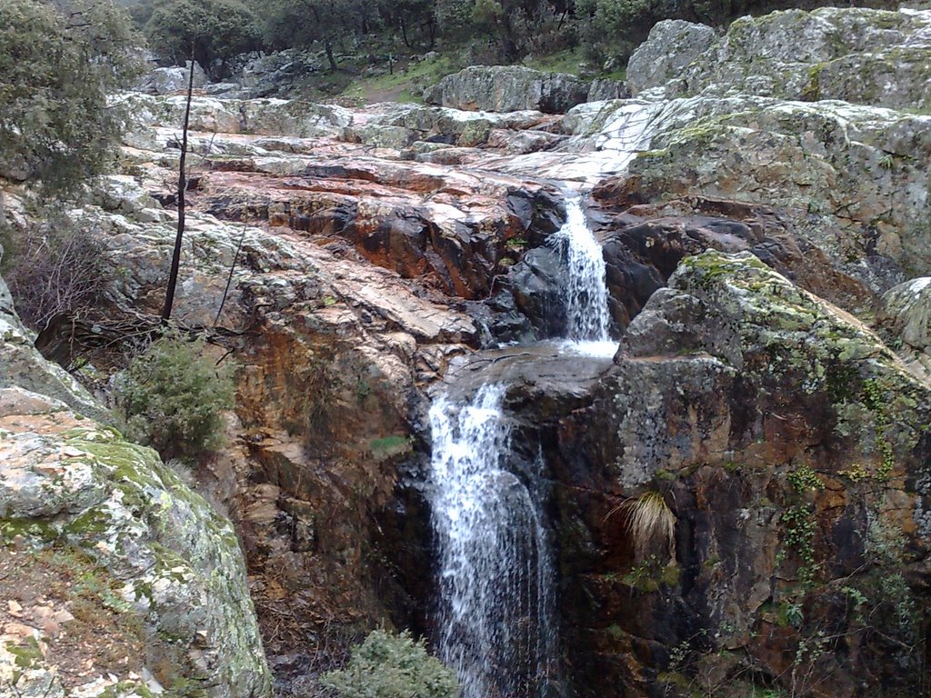 Cascada, marzo 2009 by phiguera