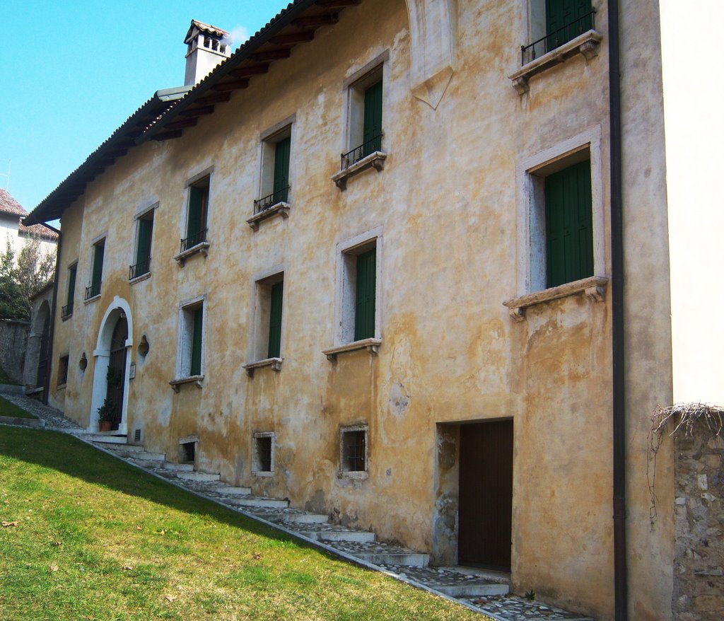 Feltre - Palazzo in città vecchia by franco baldissarutti